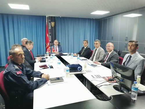 Valimiz sayın Vahdettin ÖZKAN’ın başkanlığında ilçemizde Güvenlik ve Asayiş Toplantısı gerçekleştirildi.