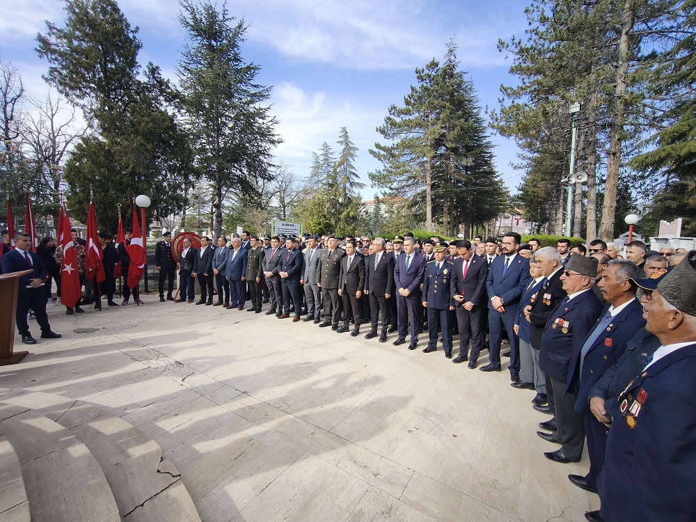 Çanakkale Zaferi’nin 110. Yıl Dönümü Münasebetiyle Ereğli İlçe Şehitliği’nde Çelenk Sunma Programı Düzenlendi